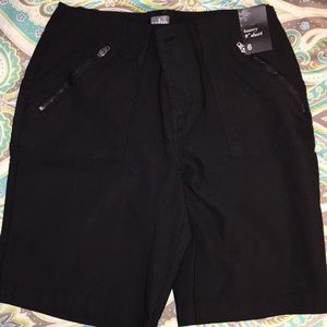 New York and Company Size 6 Shorts